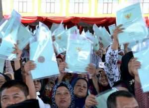 PRESIDEN SERAHKAN 10.000 SERTIFIKAT KEPADA WARGA KABUPATEN BANDUNG