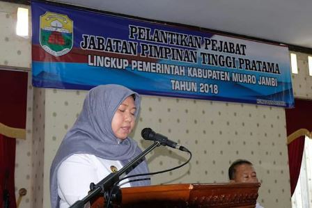 BUPATI LANTIK LIMA PEJABAT ESELON II DI LINGKUP 