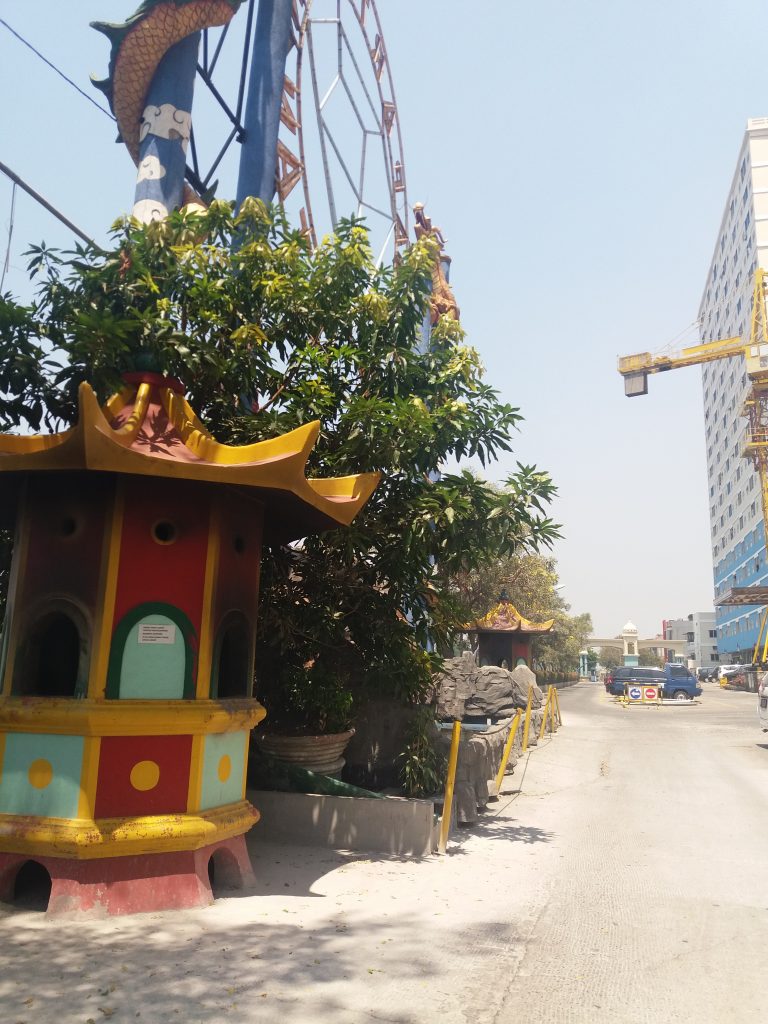 Jalan Inspeksi Kali Angke Berubah Fungsi Jadi Gerbang Apartemen Teluk Intan