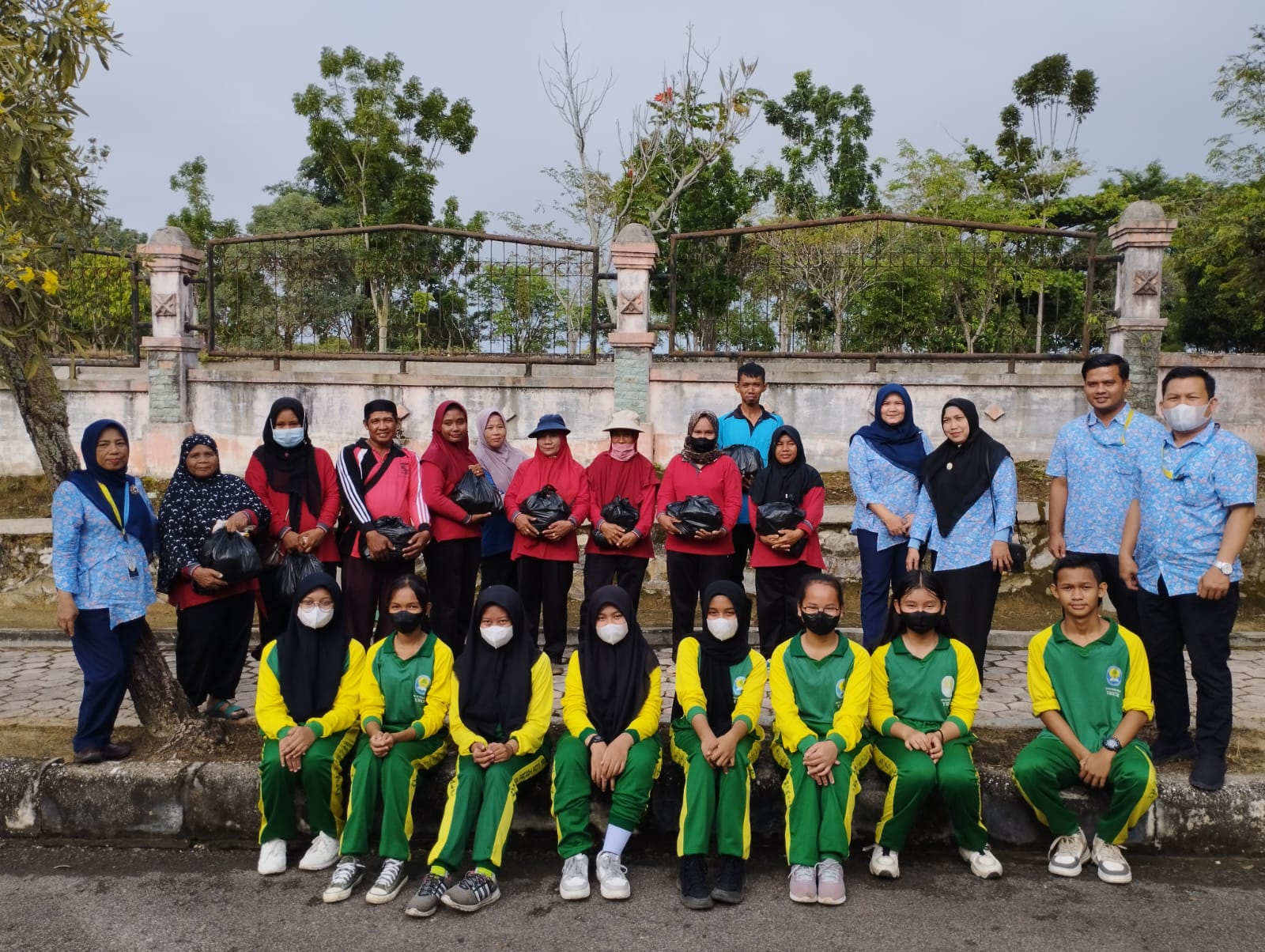 Sekolah Menengah Pertama (SMP) Plus Taruna Andalan Memberikan Paket ...