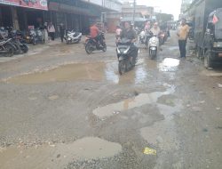 Jalan Kota Idi Rayeuk Rusak Parah Bagaikan Kubang Kerbau